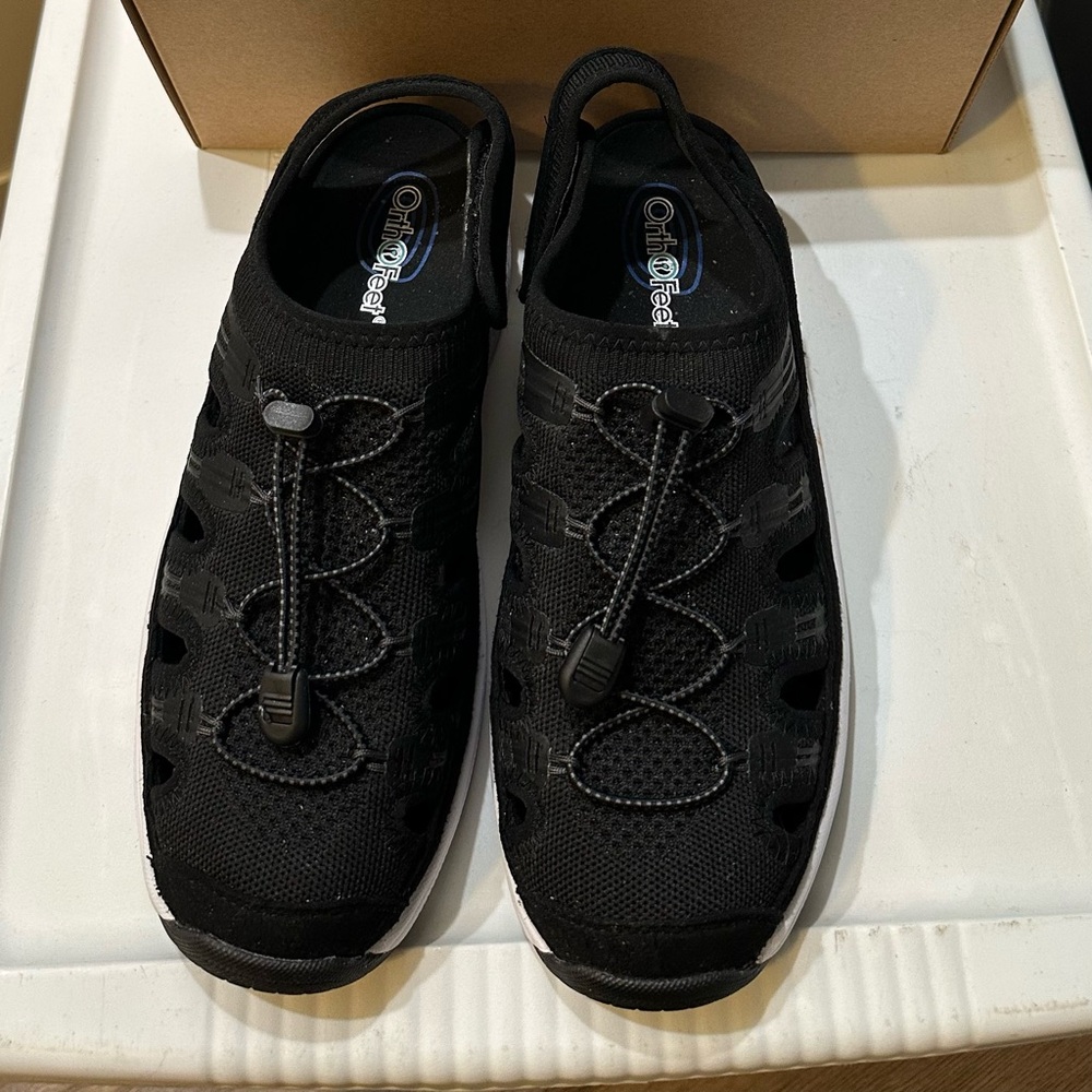 Laguna Women's Black Sneakers - 9.5 x-wide. Like new!